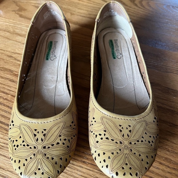 Bare Traps Shoes Womens 7 Mariah Round Toe Ballet Flats Cut Out Slip On - Picture 5 of 11